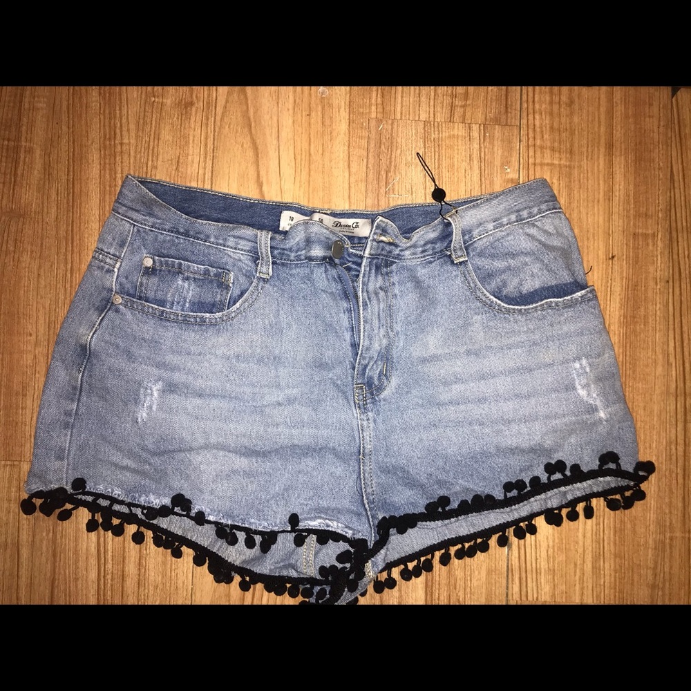 Denim shorts w/ black frill at bottom🖤